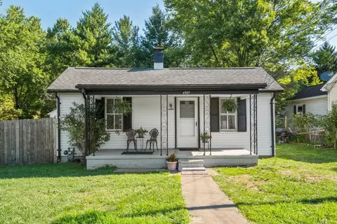 1507 A St, Waynesboro, VA 22980