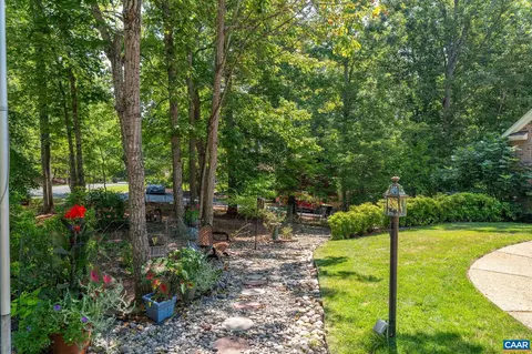 9 Hawks Pl, Palmyra, VA 22963 photo 3