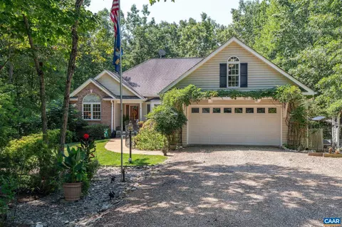 9 Hawks Pl, Palmyra, VA 22963