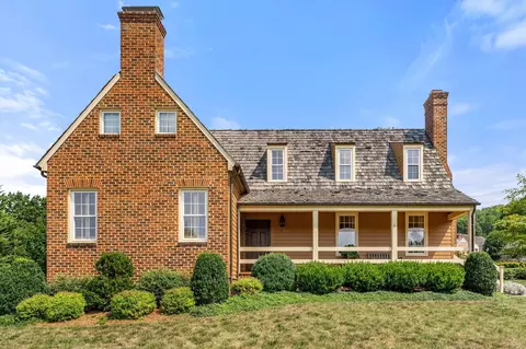105 Smithleigh Cr, Staunton, VA 24401