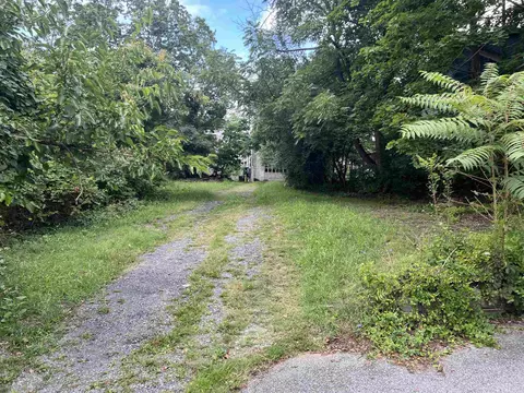 612 Randolph St, Staunton, VA 24401