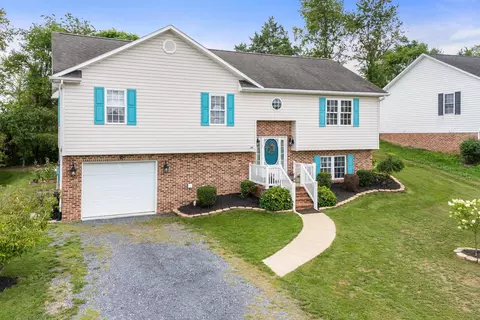 85 Falcon Ln, Weyers Cave, VA 24486