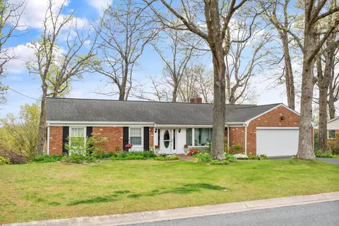 1194 Pinehurst Rd, Staunton, VA 24401