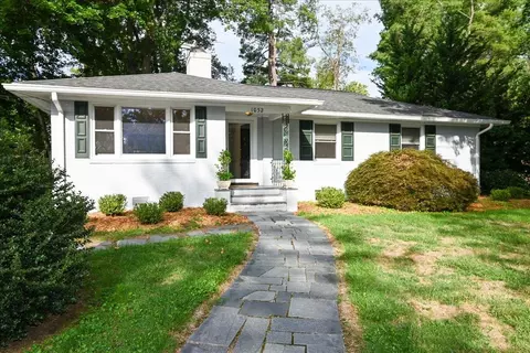 1032 Warwick Dr, Staunton, VA 24401