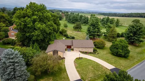 525 Fairway Dr, Harrisonburg, VA 22802
