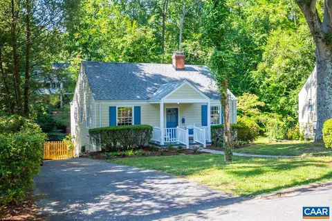 1613 Greenleaf Ln, Charlottesville, VA 22903