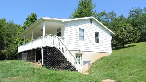 192 Unexpected Rd, Lexington, VA 24450