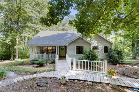 101 Holly Springs Dr, Louisa, VA 23093