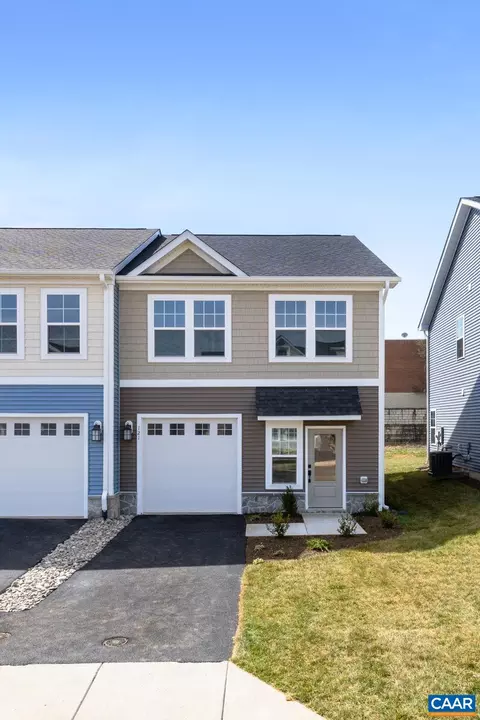 317 Ridgeline Dr, Waynesboro, VA 22980