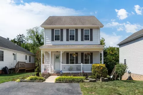 527 D St, Staunton, VA 24401