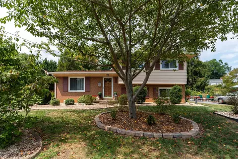 849 Washington Ave, Waynesboro, VA 22980