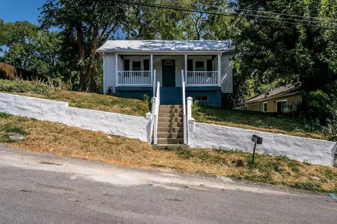 105 Highland Ave, Staunton, VA 24401