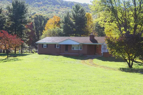 226 Mt Torrey Rd, Lyndhurst, VA 22952