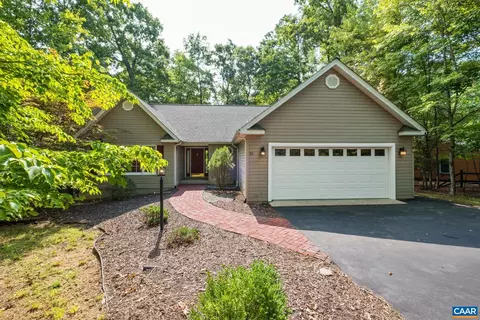21 W Lake Forest Dr, Palmyra, VA 22963
