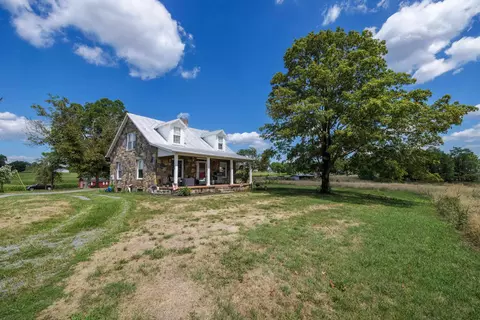 100 Walkup Ln, Dayton, VA 22821