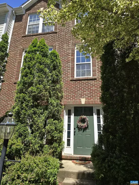 927 Bing Ln, Charlottesville, VA 22903