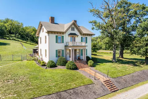 1926 Springhill Rd, Staunton, VA 24401