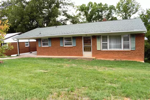 52 George St, Staunton, VA 24401