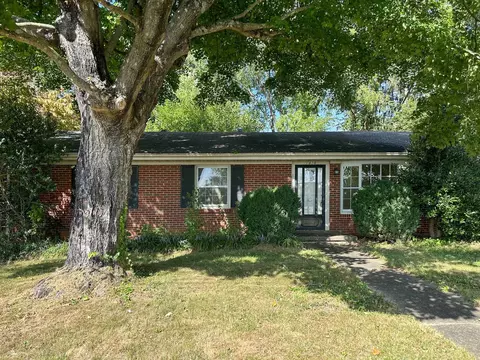 1414 Aiken St, Staunton, VA 24401