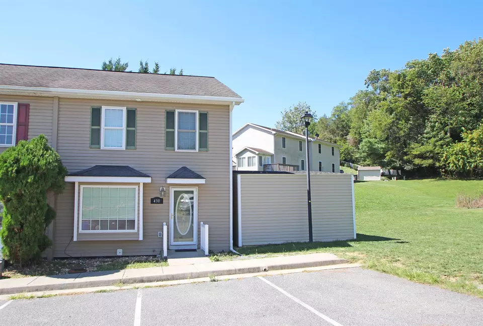  430 Freedom Ct, Harrisonburg, VA 22801 photo 2