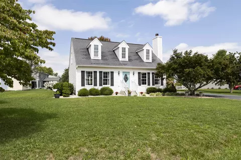 71 Meadowdale Dr, Stuarts Draft, VA 24477