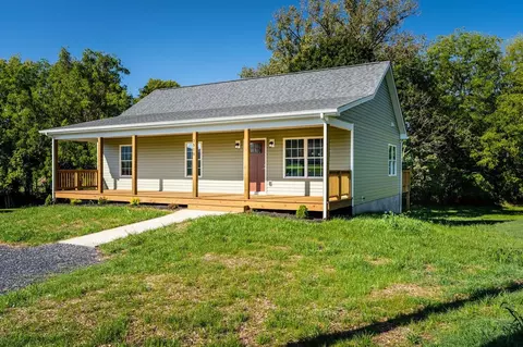 3910 Lee Hwy, Weyers Cave, VA 24486