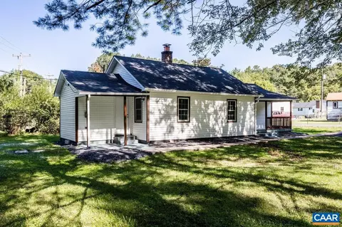 48 W Village Cir, Augusta Springs, VA 24411