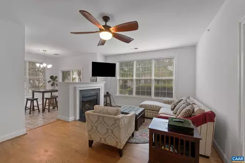 949 Glenwood Station Ln #103, Charlottesville, VA 22901