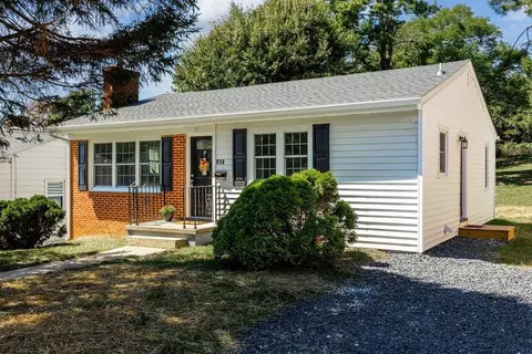 814 Adams St, Staunton, VA 24401