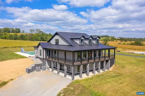 728 Long Meadow Rd, Fishersville, VA 22939