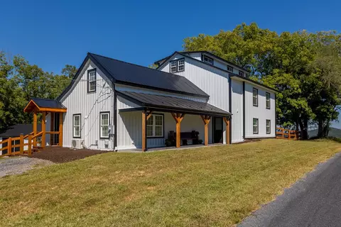 112 Twin Hill Rd, Stuarts Draft, VA 24477