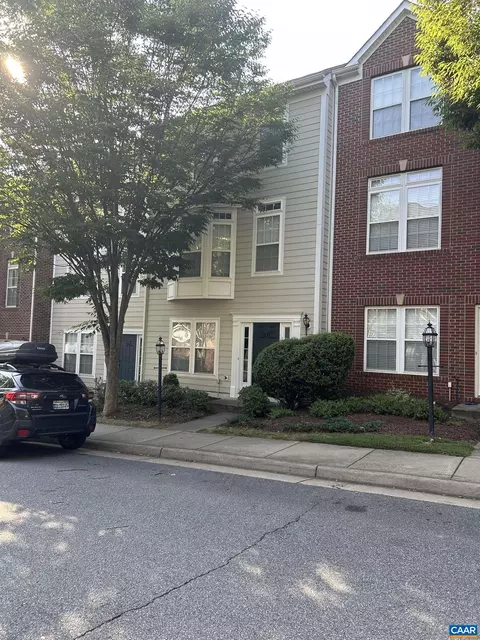 907 Bing Ln, Charlottesville, VA 22903