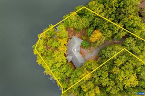 22 Barefoot Ln, Palmyra, VA 22963
