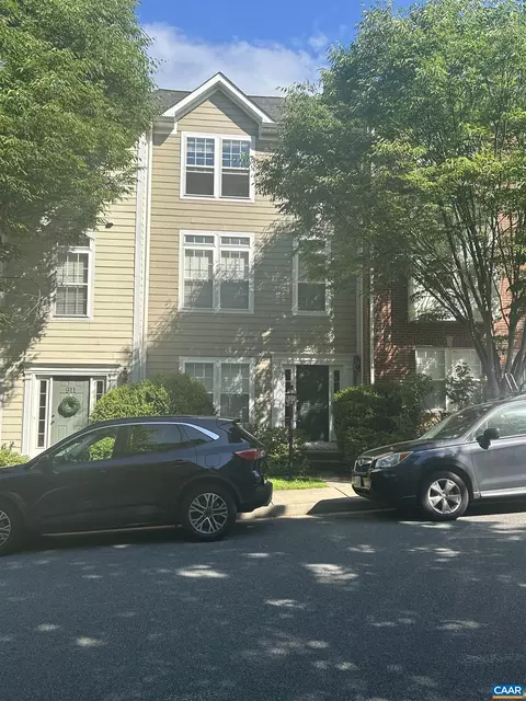 913 Bing Ln, Charlottesville, VA 22903