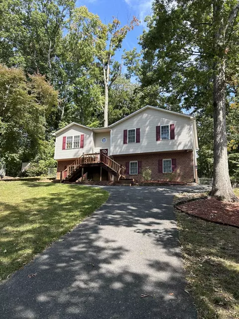 103 Audubon St, Staunton, VA 24401