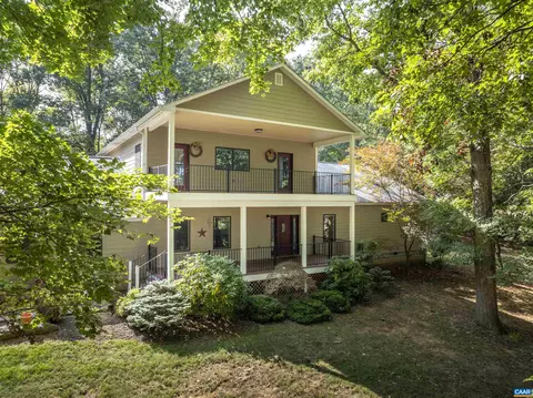 233 Bennington Dr, Staunton, VA 24401