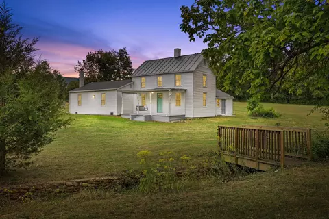 1983 Howardsville Tpke, Stuarts Draft, VA 24477