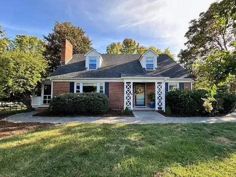 802 Westover Dr, Staunton, VA 24401