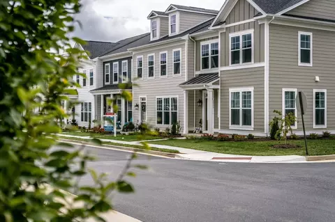3246 Charleston Blvd #20F, Harrisonburg, VA 22801