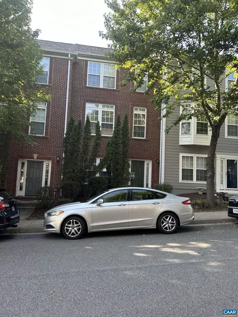 923 Bing Ln, Charlottesville, VA 22903