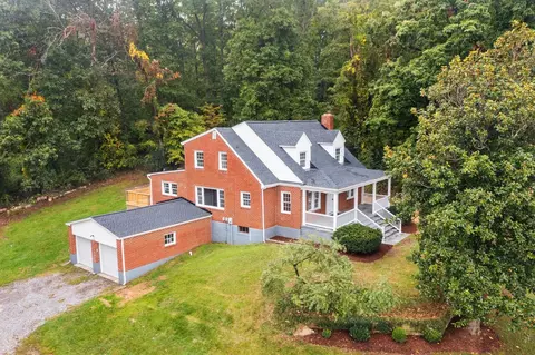 1330 5th St, Waynesboro, VA 22980