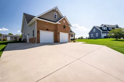 151 Dandy Ave, Broadway, VA 22815 photo 3