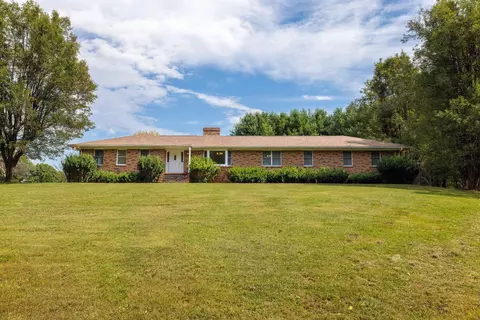 626 Frog Pond Rd, Staunton, VA 24401