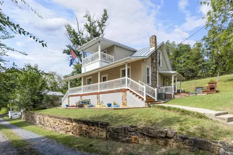 21 Simmons Dr, Mount Solon, VA 22843