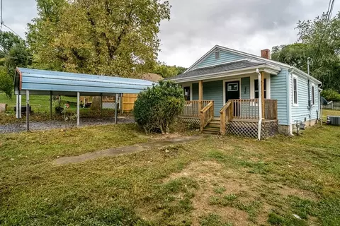 230 E 39th St E, Buena Vista, VA 24416