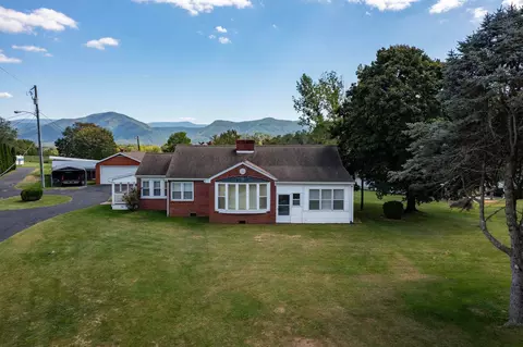 8 Obstgarten Hl, Fairfield, VA 24435
