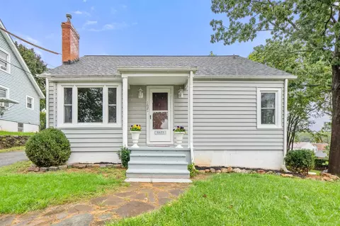 1621 Packard St, Staunton, VA 24401