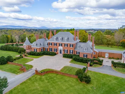 375 Farmington Dr, Charlottesville, VA 22901
