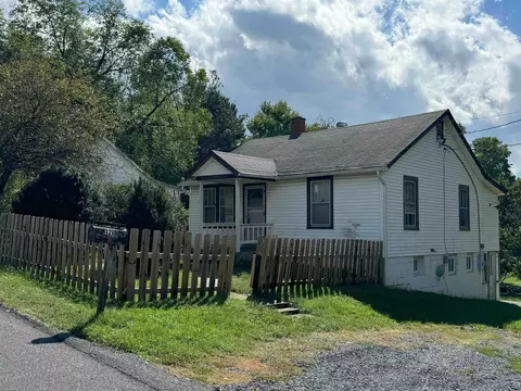 320 Mary Gray Ln, Staunton, VA 24401