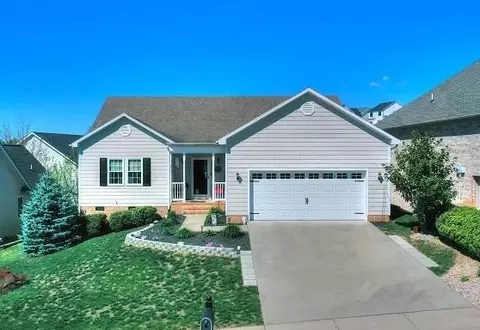 202 Stonewall Jackson Blvd, Staunton, VA 24401